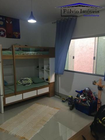 Excelente casa com 3 quartos, todos suítes, pé direito duplo e completa em armário! Única! - Foto 12