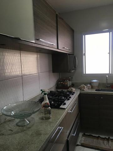 Casa térrea com moveis planejados, piso porcelanato, ar condicionado! - Foto 5