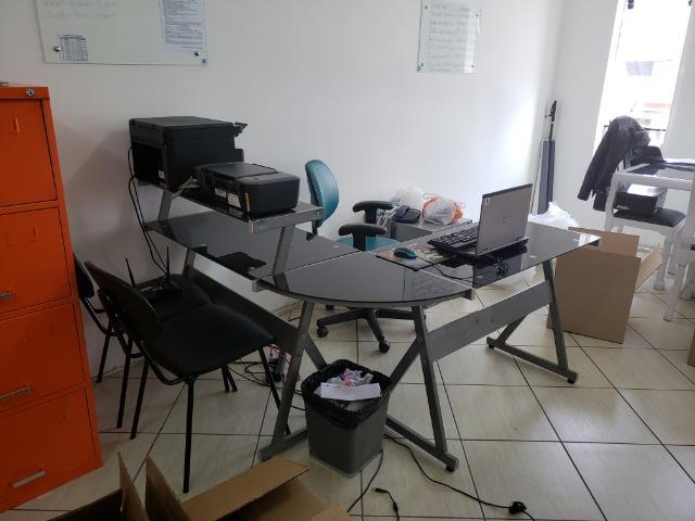 Mesa de escritório em L