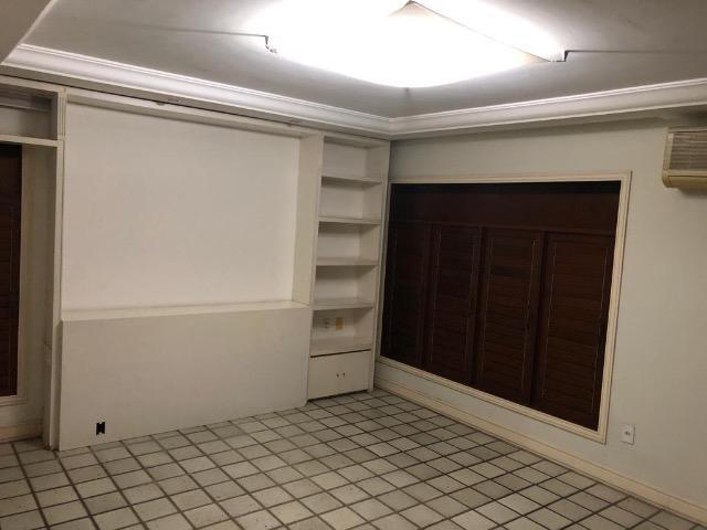 Excelente Casa de Cond. Fechado em Lagoa Nova de 4 suítes de 450m² e 4 Vagas de Garagem - Foto 4