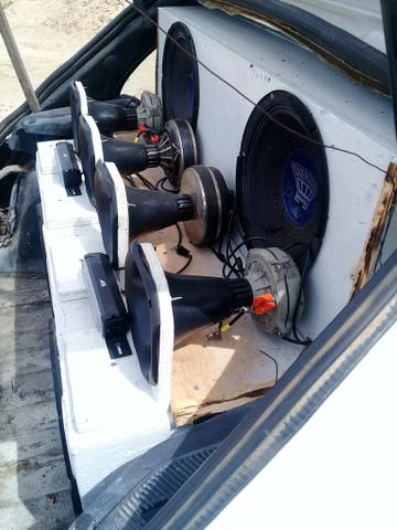 Carro com som na mala - Foto 6