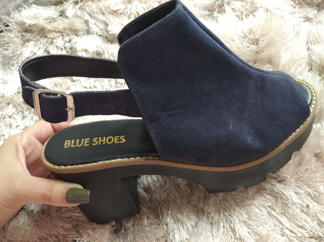blue shoes calçados
