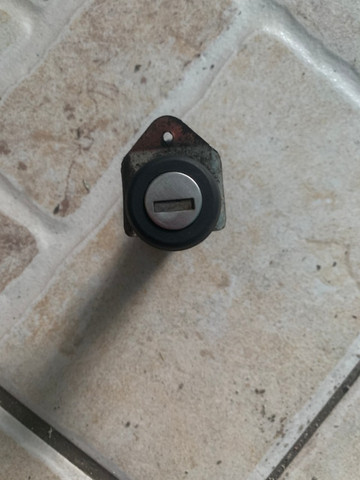 Miolo chave porta esquerdo iveco 35s14 original