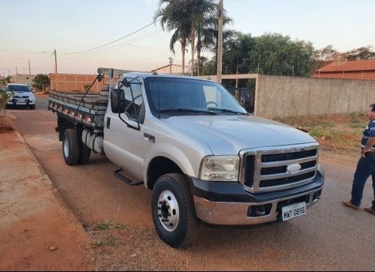 F4000 ANO 2009 COM CUMMINS