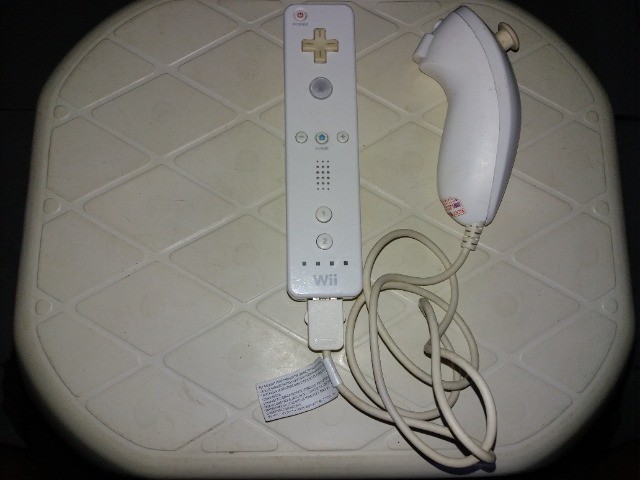 Controle Wii Remote + Nunchuck Original para aproveitar carcaça e peças 