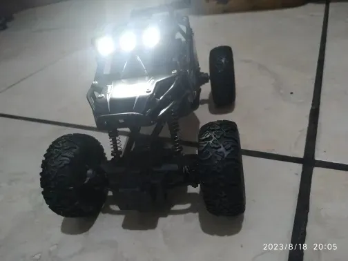 Carro De Controle Remoto 4x4 6wd Rock Crawler 2.4ghz 10km/h em