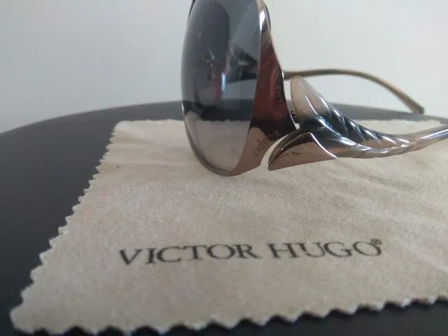 Óculos de sol feminino Victor Hugo  - Foto 2