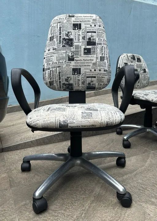 6 cadeiras giratórias estofadas e 1 de presidente