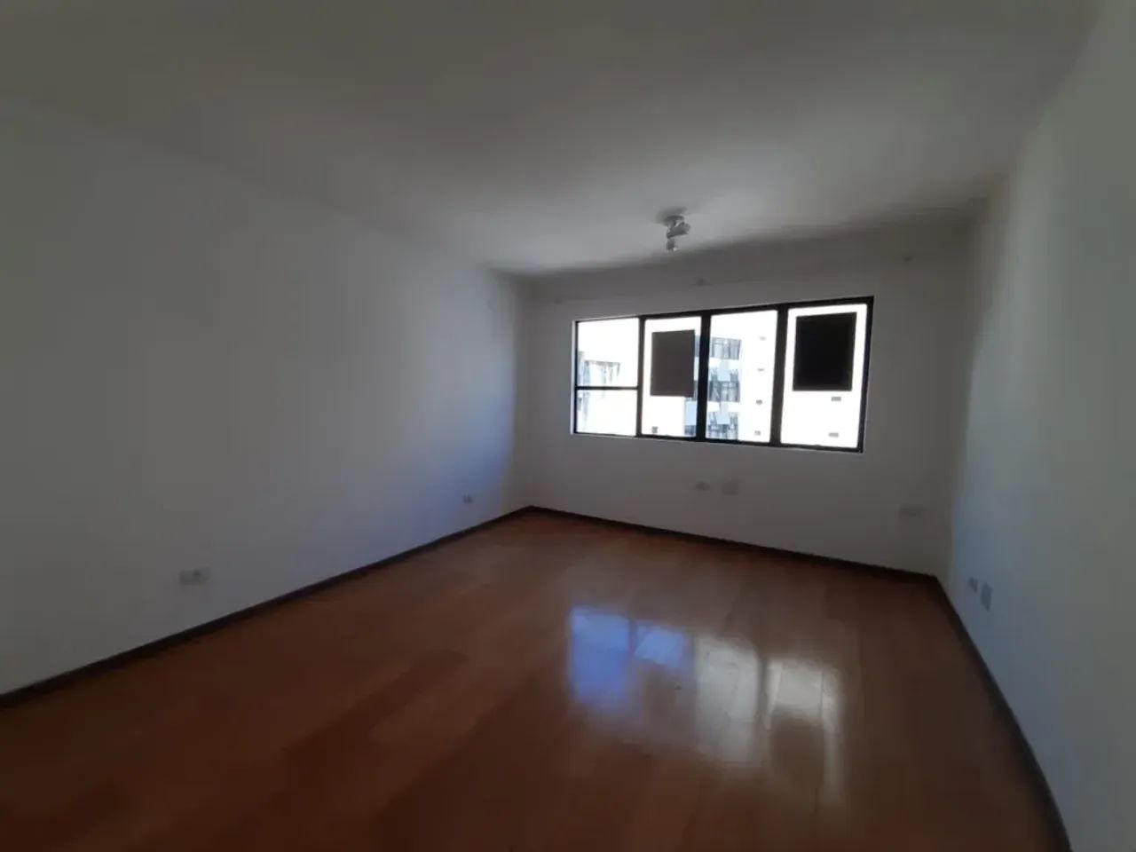 Conjunto Comercial para alugar por R$ 700.00, 27.60 m2 - CENTRO - CURITIBA/PR - Foto 4