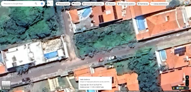 Vendo terreno plano, murado, com 600 m² (15 x 40 m) no Quintas do Calhau.