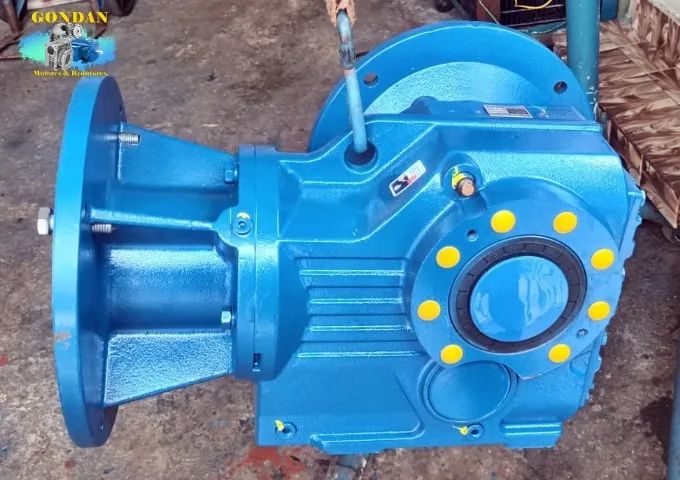 Redutor de Engrenagens Conicas Helicoidais modelo TKAF77 saida em 90ª - Foto 2