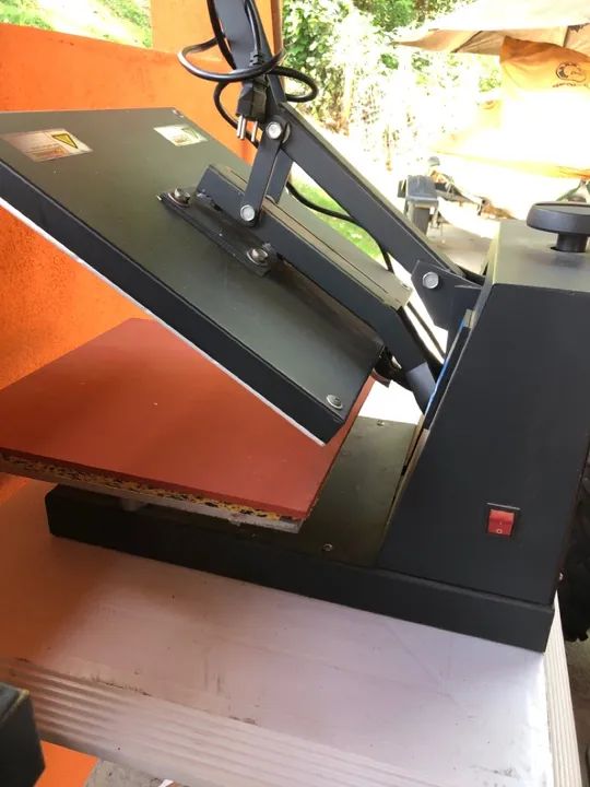 Prensa térmica sublimação para camisetas e chinelos  - Foto 2