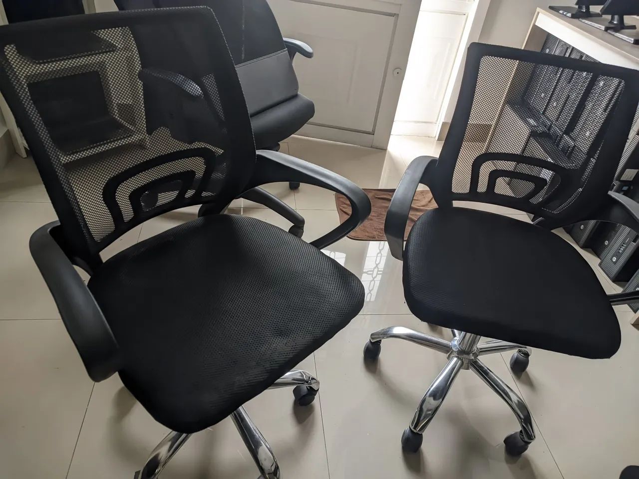 Cadeira de Escritório Giratória 180,00 cada - Foto 2
