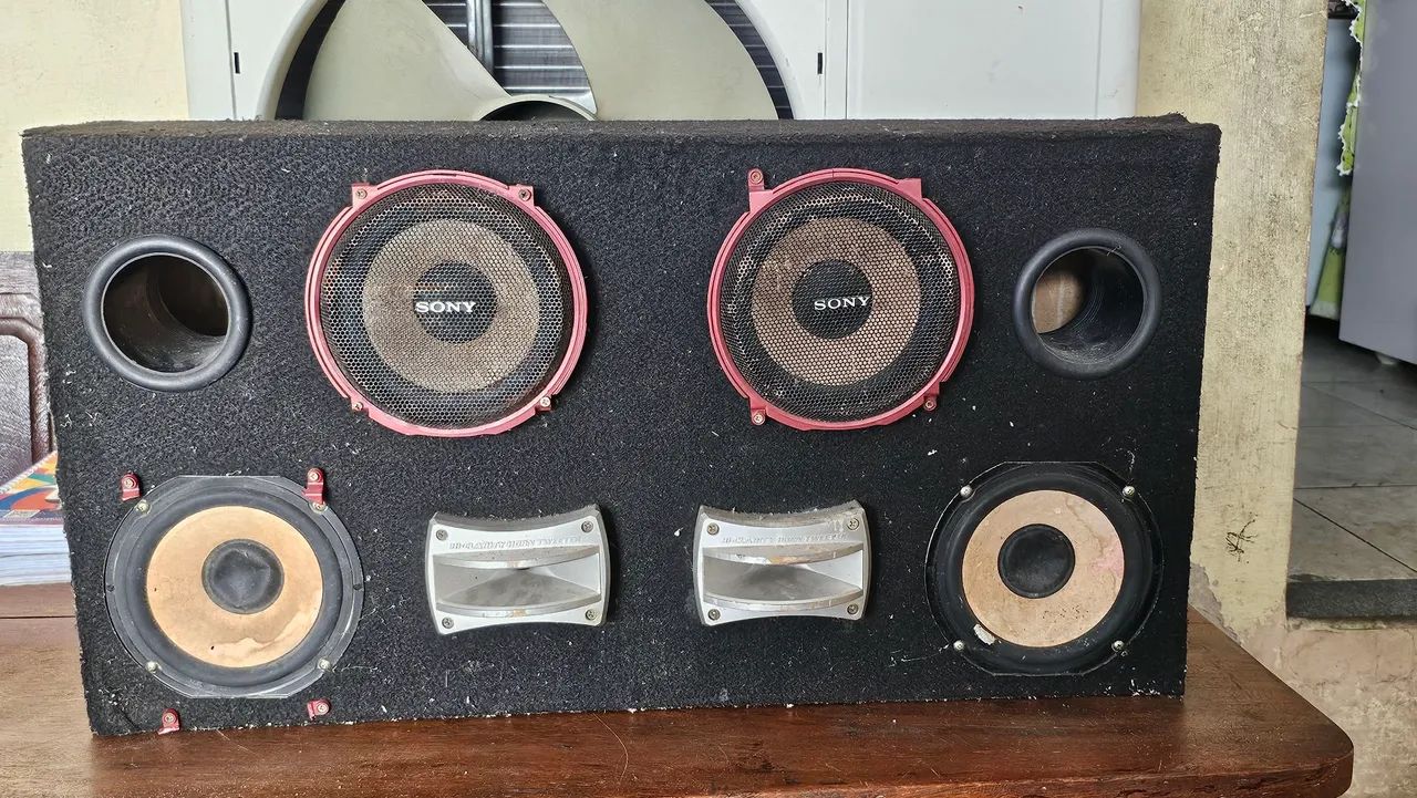 Caixa de som automotivo 