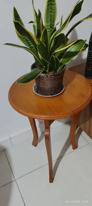 Mesinha lateral em madeira maciça. - Foto 3