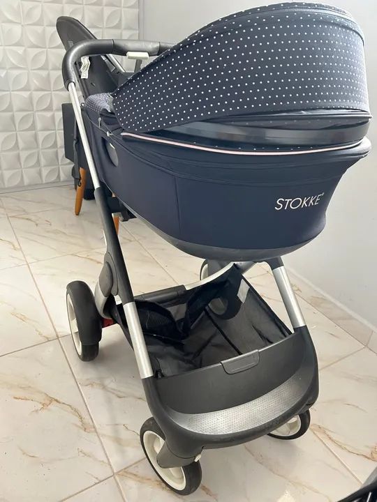Carrinho de Bebê Importado - Marca Stokke - Preto com Bolinhas - Foto 3