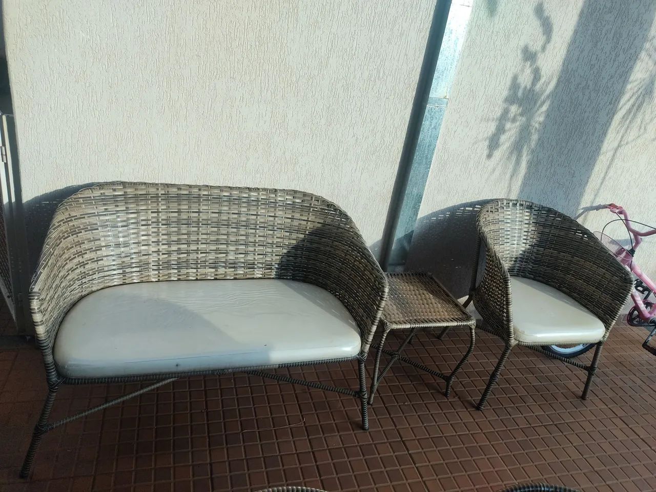 Conjunto namoradeira e poltrona 