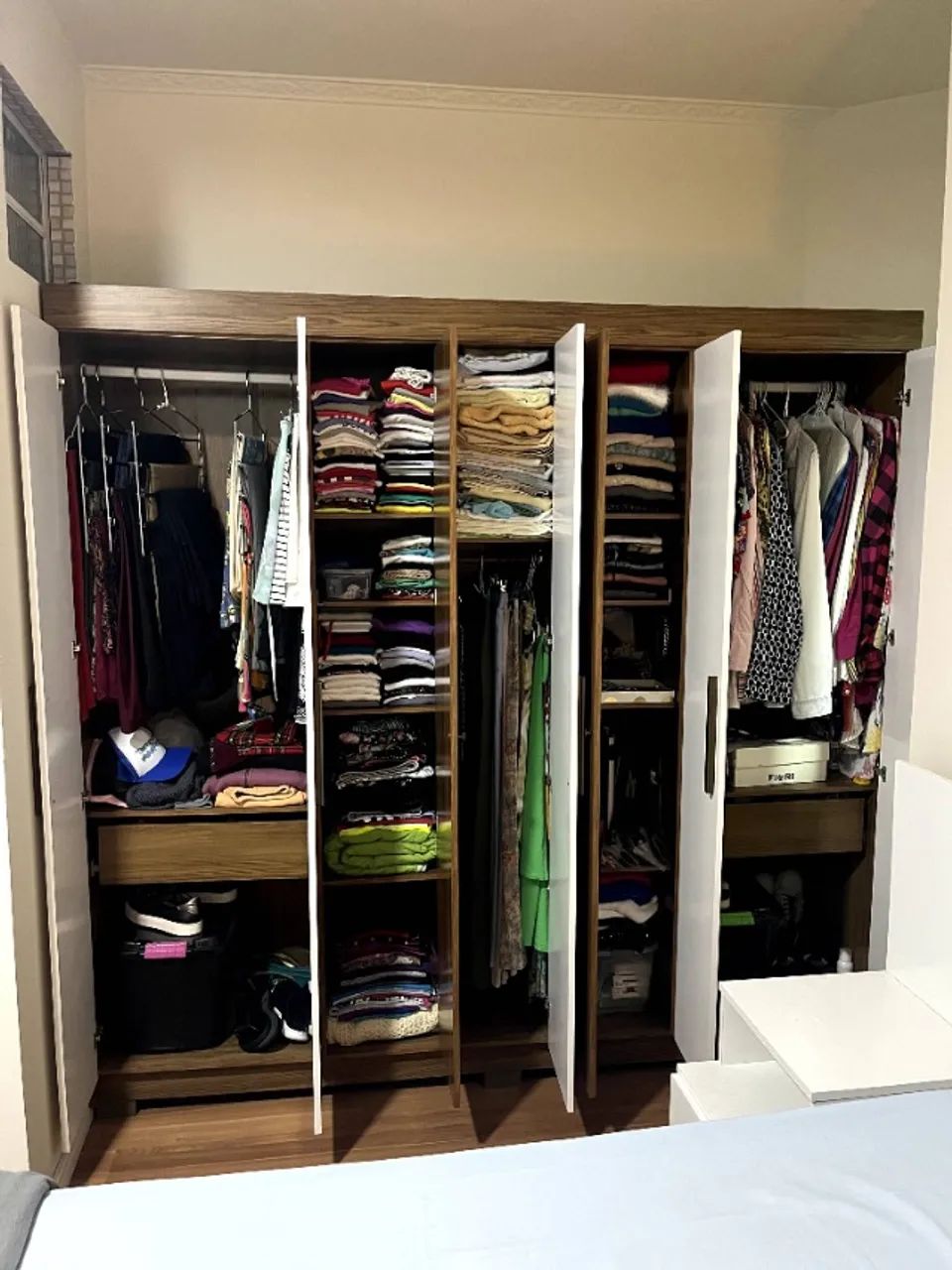 Guarda Roupas 7 portas Impecável sem detalhes!! - Foto 3