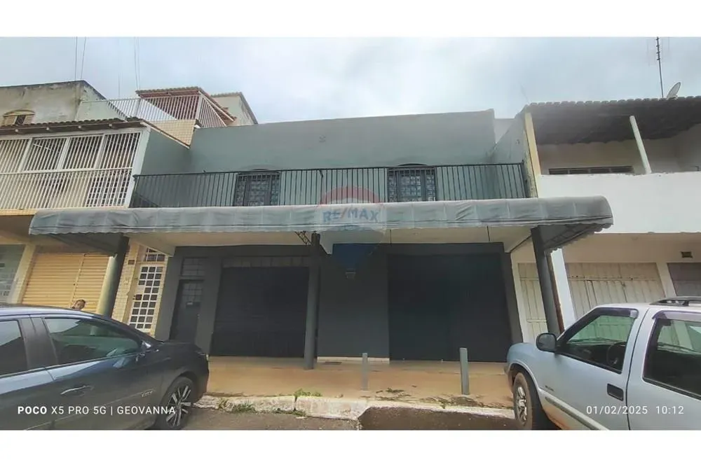 Excelente Ponto Comercial com Duas Lojas Amplas em Localização Privilegiada.