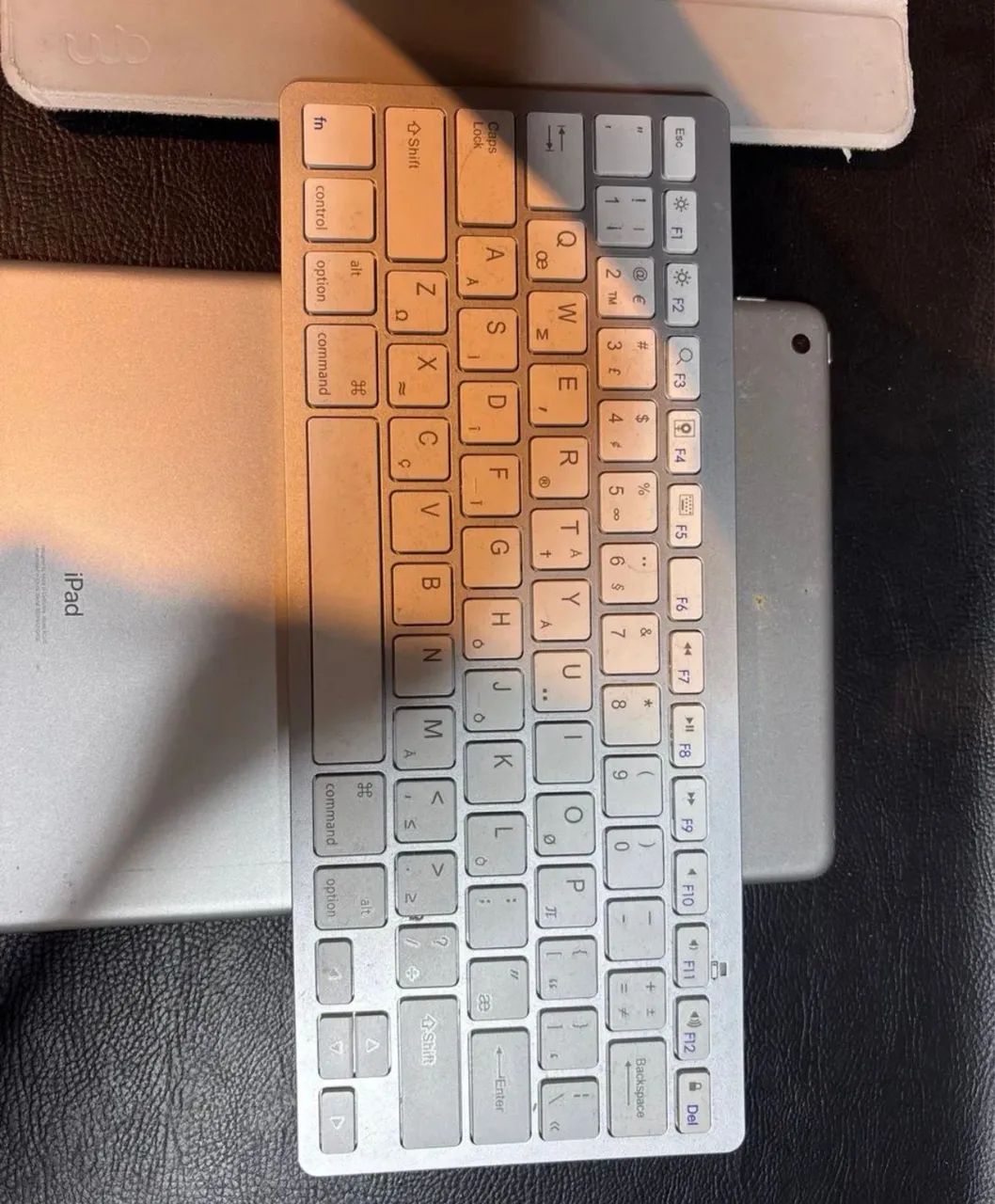 Ipad 8 apple - 32GB - com teclado, caneta e capa  - Foto 3
