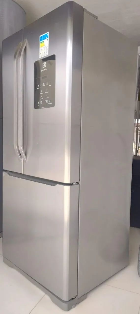 Geladeira Electrolux 3 portas SEMI-NOVA.  FAÇO A ENTREGA *  - Foto 5