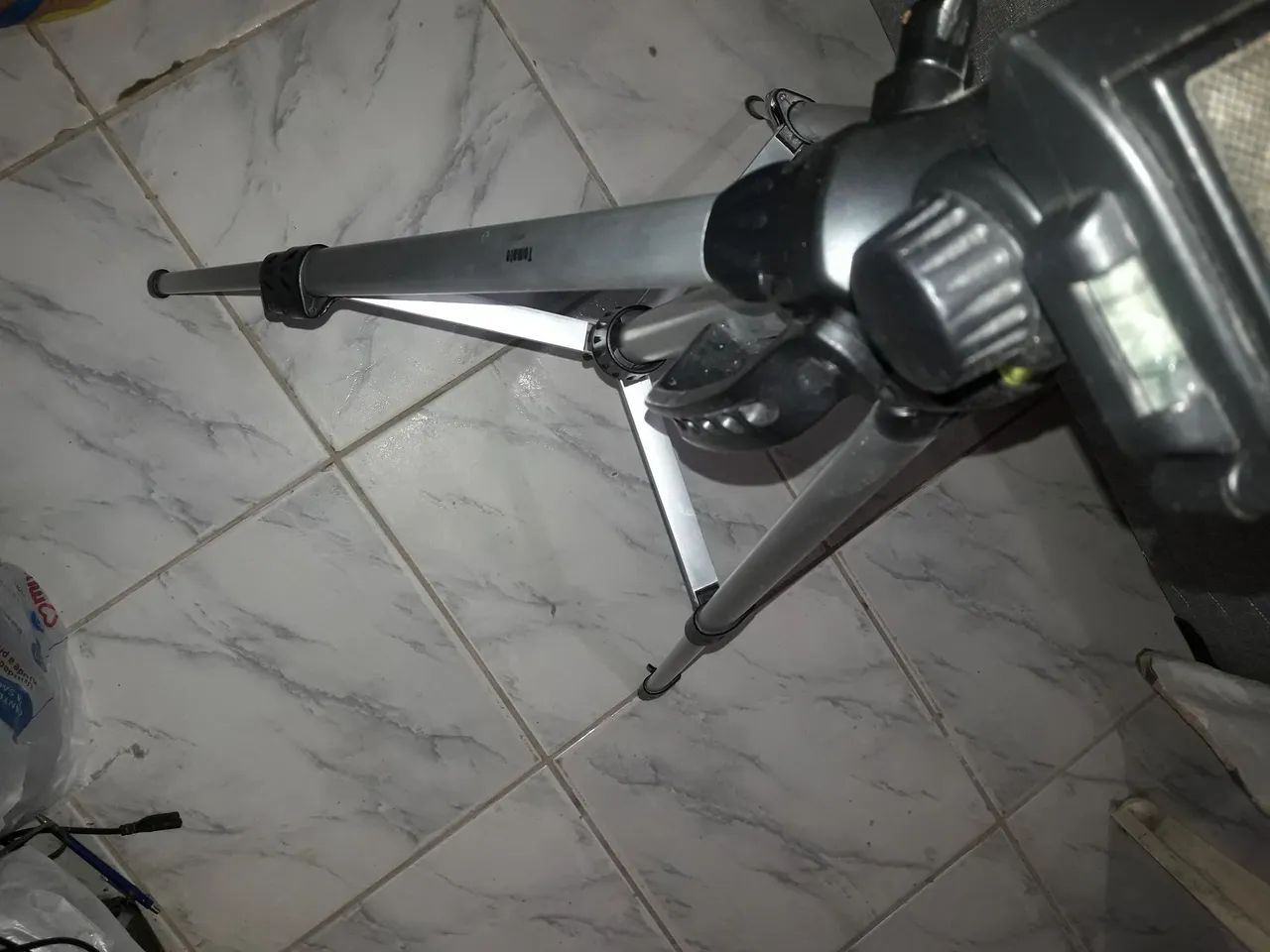 Tripé Profissional para Celular e Câmera Fotográfica  - Foto 6