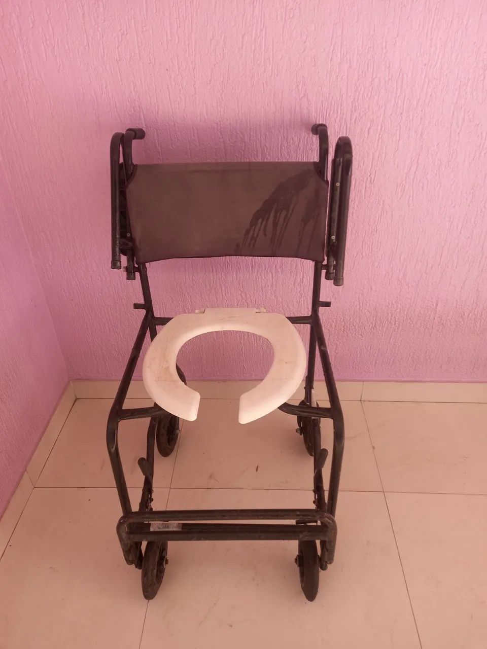 Cadeira de rodas com assento sanitário - Foto 3