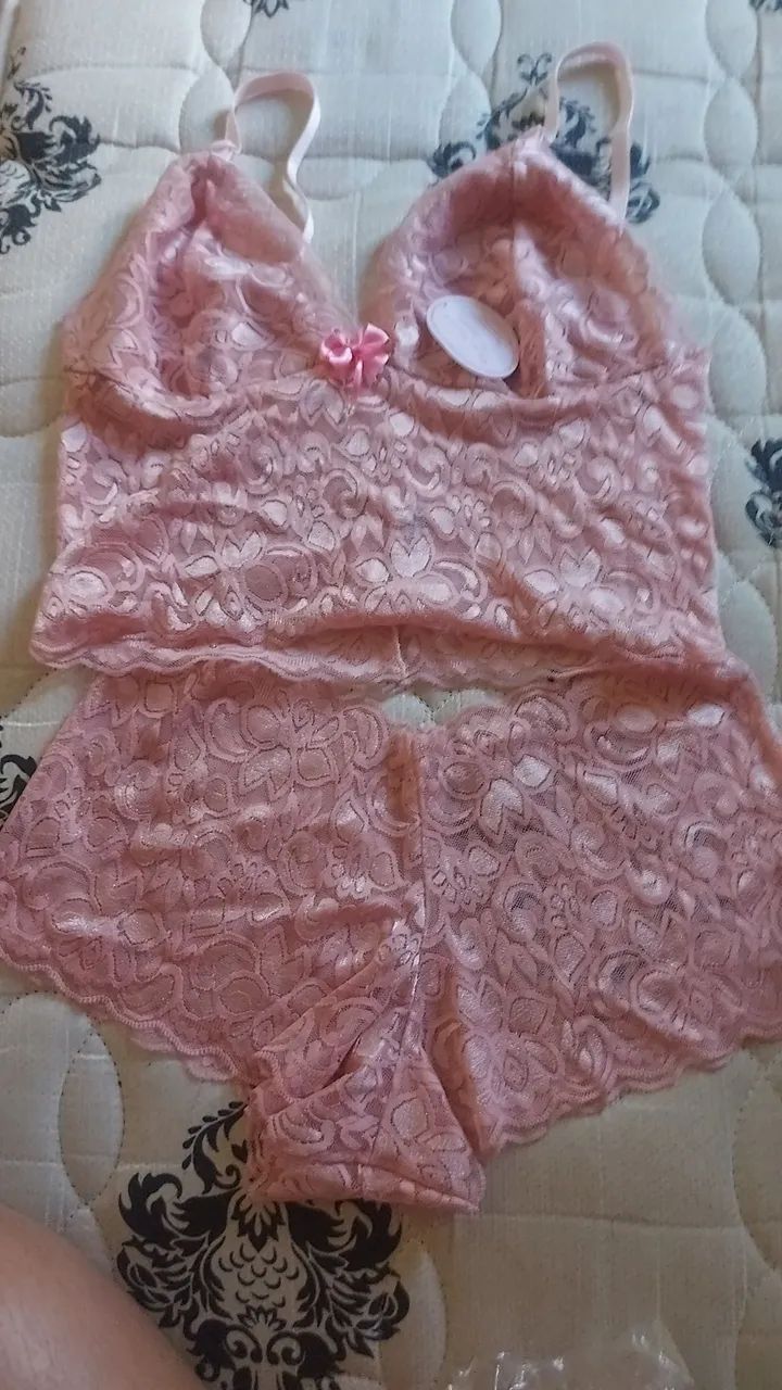 Conjunto de lingerie rosa com detalhes em renda - Foto 5