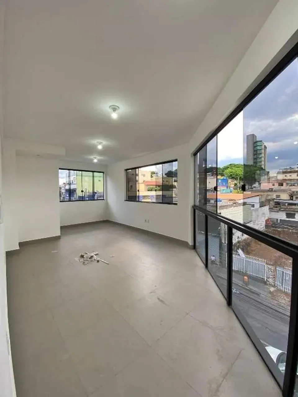 Sala Comercial para aluguel, Glória - Contagem/MG