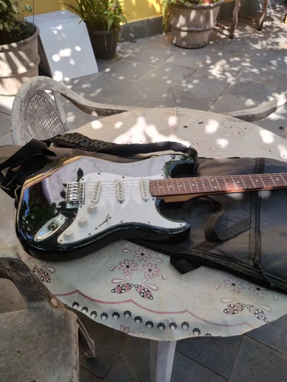 Guitarra Shelter Califórnia USA (Leia todo o anúncio) - Foto 5