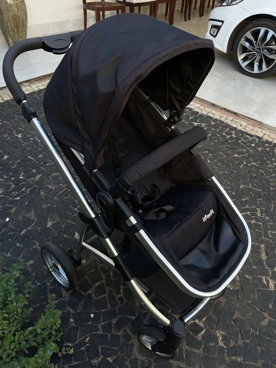 Carrinho de bebê Infanti Epic Lite TS Trio onyx - Foto 3