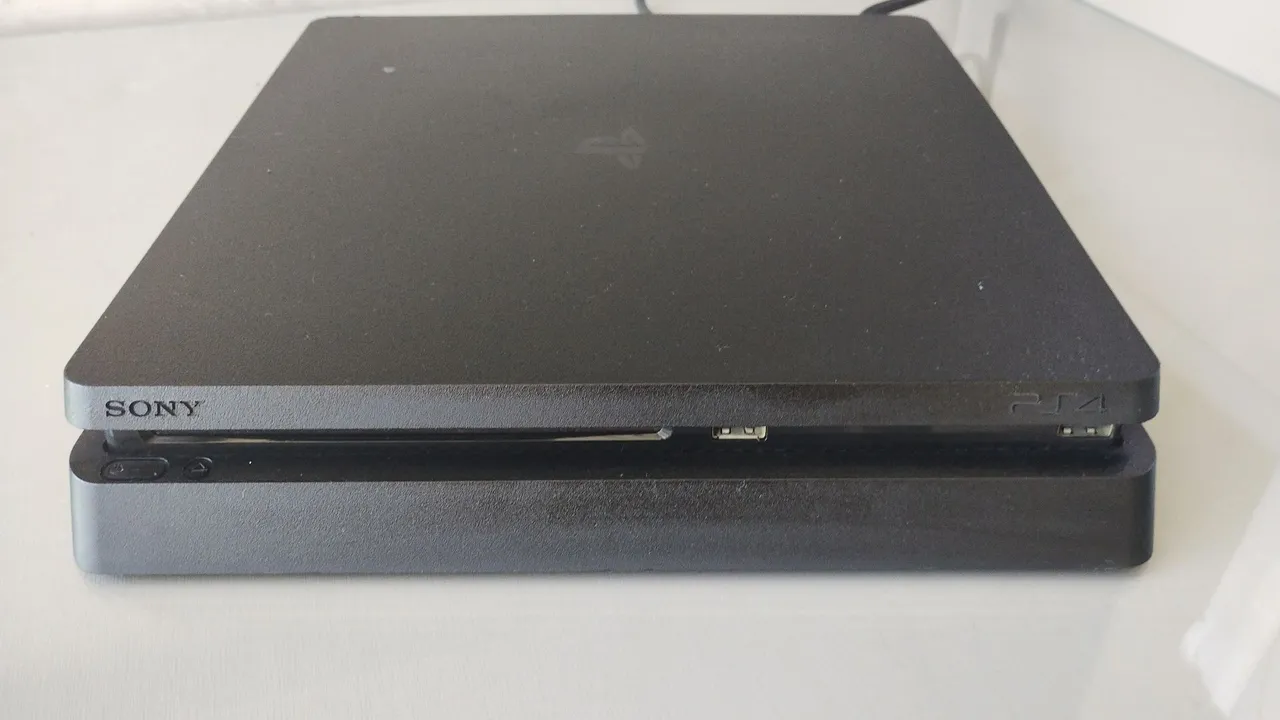 Vendo Playstation 4 Slim + 1 Controle + Estação de Carregamento + Strikepack + 9 Jogos