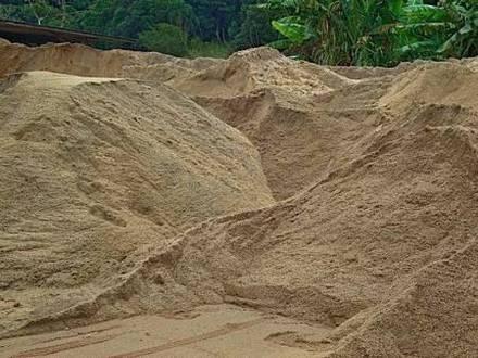 Areia Brita Terra Vegetal Escória Pedra de Mão Pó em até 12 vezes no cartão de crédito - Foto 3