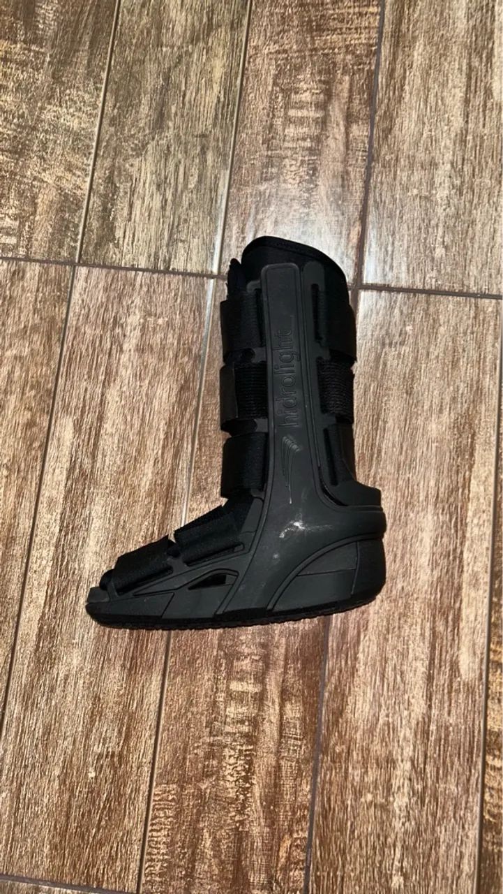 Bota ortopédica usada 2 vezes tamanho P