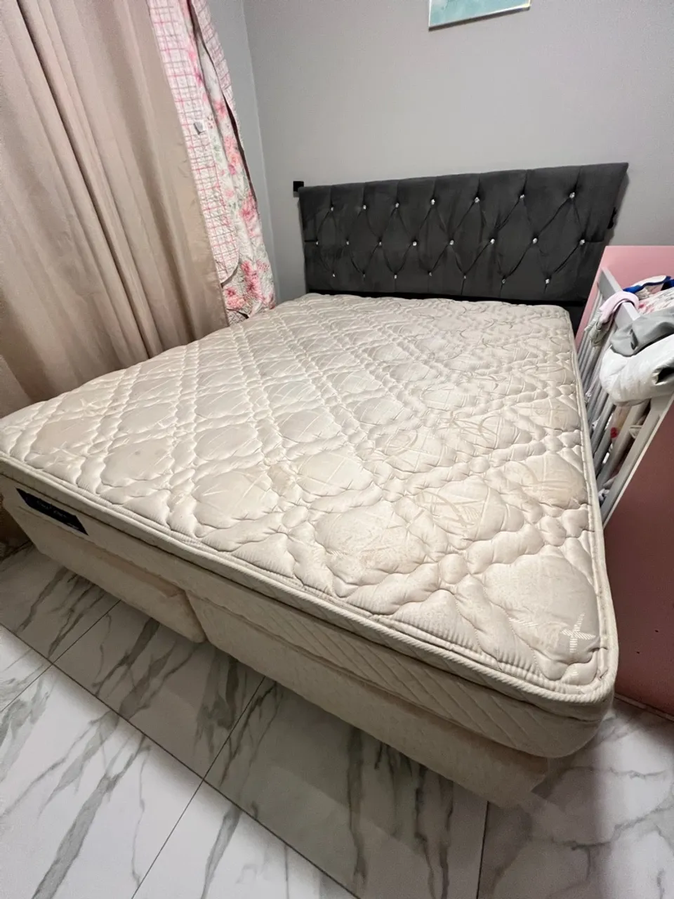 Cama box Queen usada
