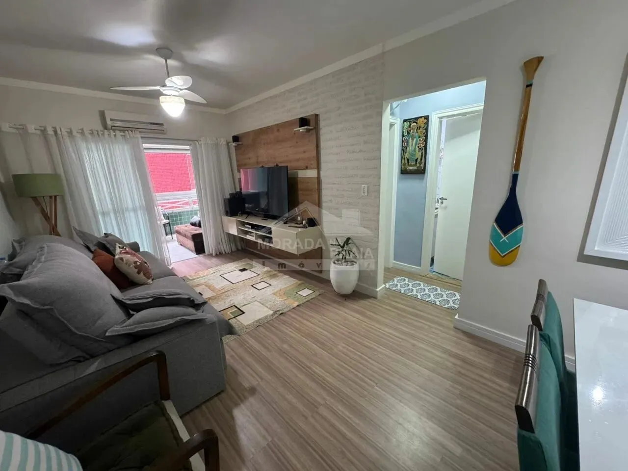 Apartamento no Forte, 2 dormitórios, 100 mts mar, 1 vaga, confira na imobiliária em Praia