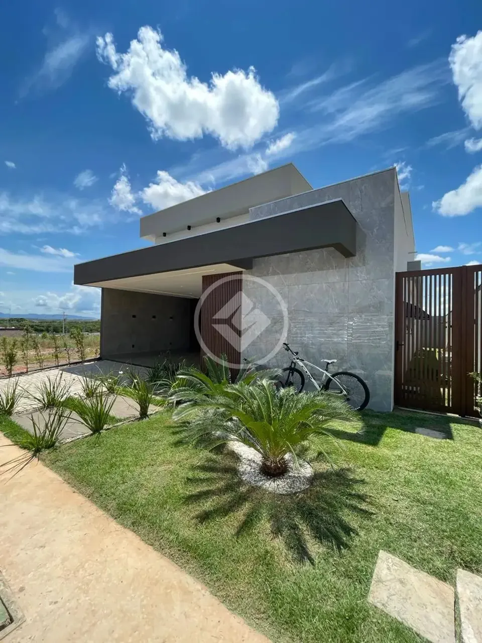 Vendo Casa térrea com 3 quarto s/ 1 suíte com moveis planejados e Usina Solar para 1000 kw