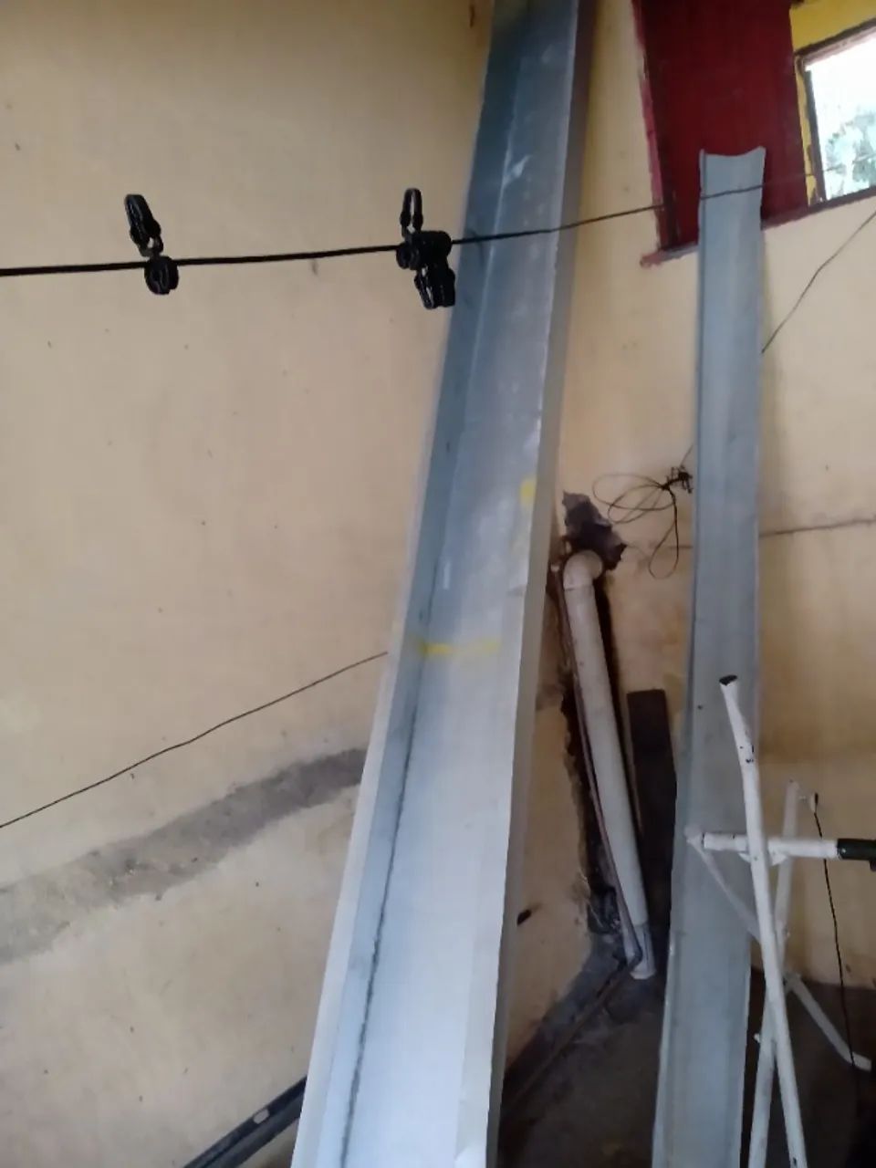 Vendo 2 calha pra telhado medidor cada uma 4 metros nova valor 200 reais 