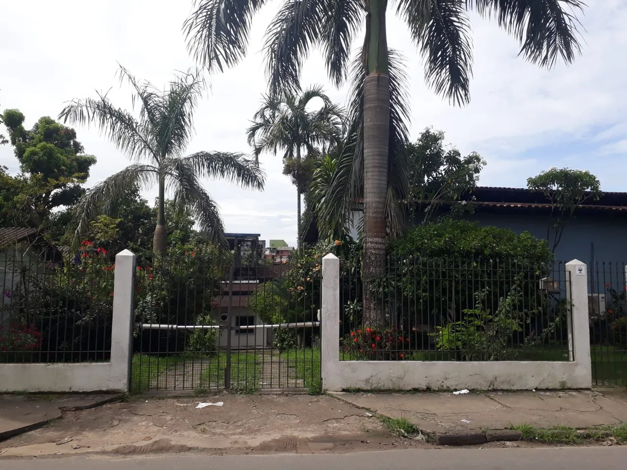 Alugo. Casa. No. Alvorada. 1 com. 5. Suites. VL. 7 mil reais residencial ou comercial