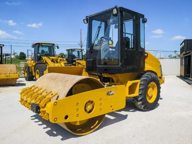 Rolo Compactador Caterpillar CS423E 2013 Revisado - Foto 2