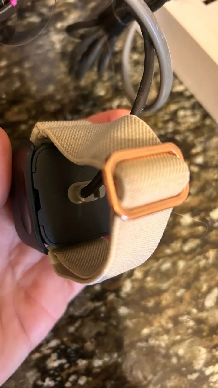 Fitbit Versa 3 | Gold/branco - Foto 2