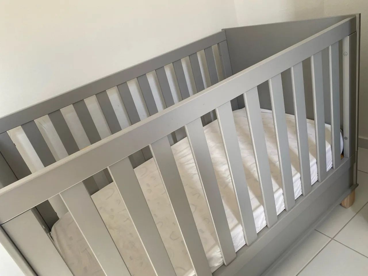 Berço Matic 2 em 1 na cor cinza moderno - Foto 3