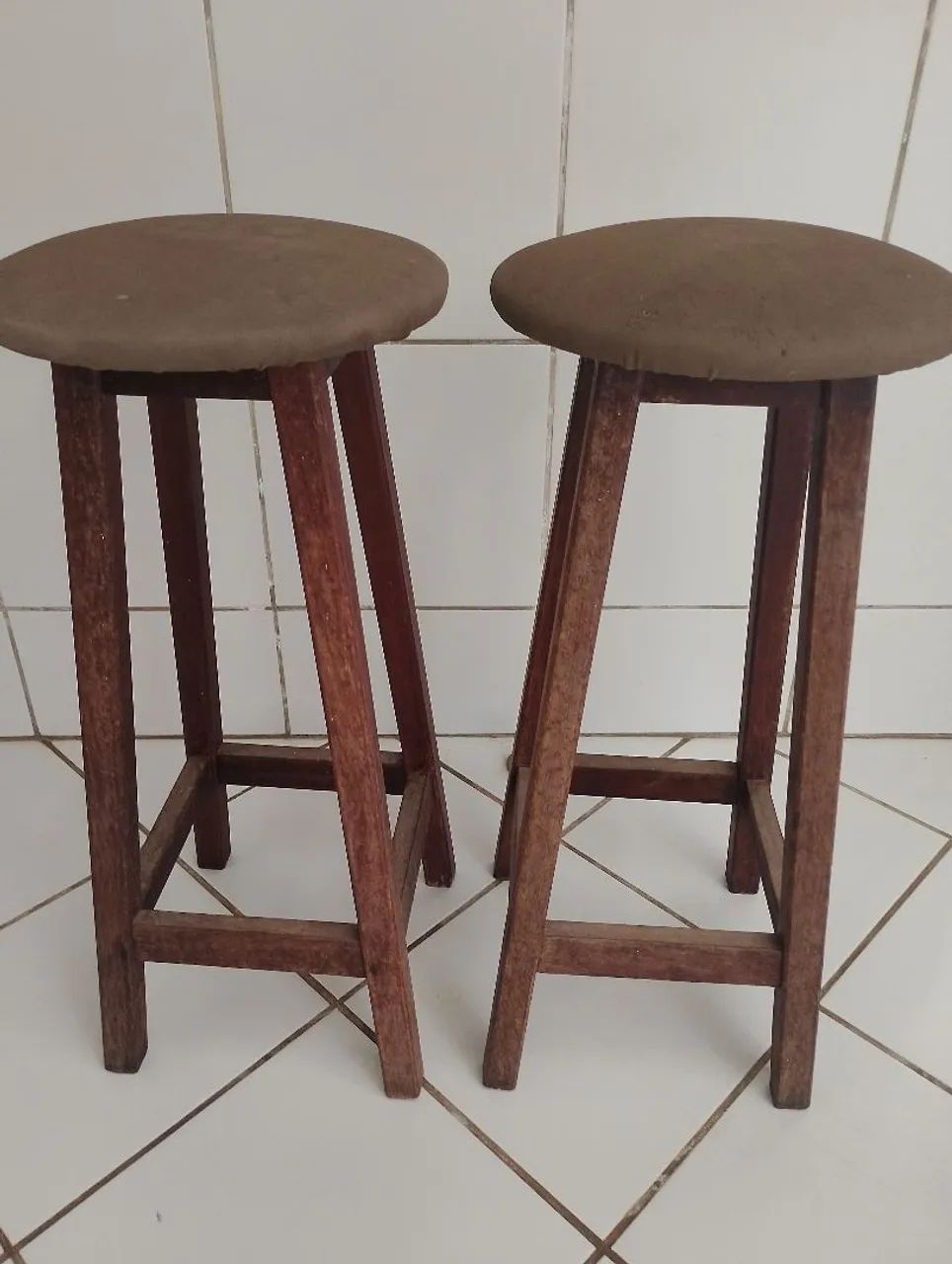 Banqueta de madeira 64168529516546120