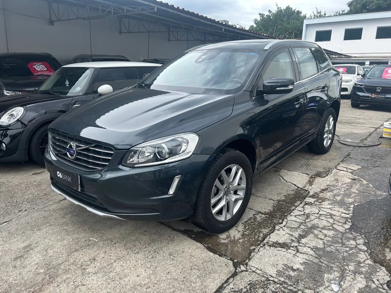 Volvo XC 60 T 5 2017 blindada com teto