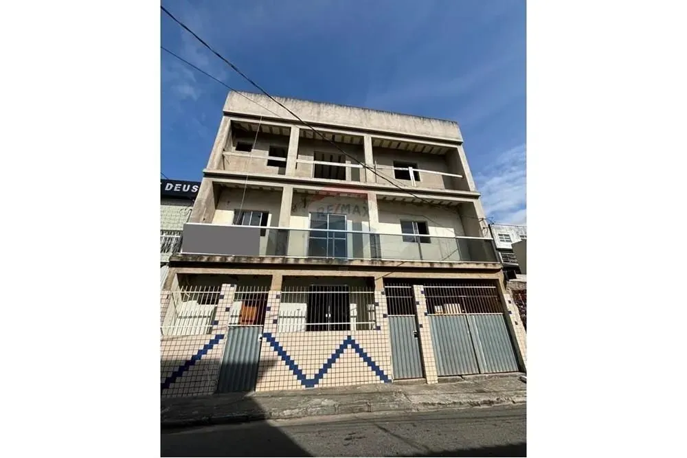 Oportunidade Única de Investimento em Vitória - Prédio Residencial com Potencial de Renda