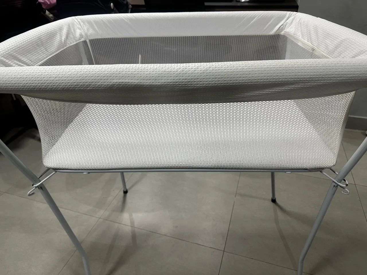 Berço Portátil com Tela e Estrutura Leve - Foto 3