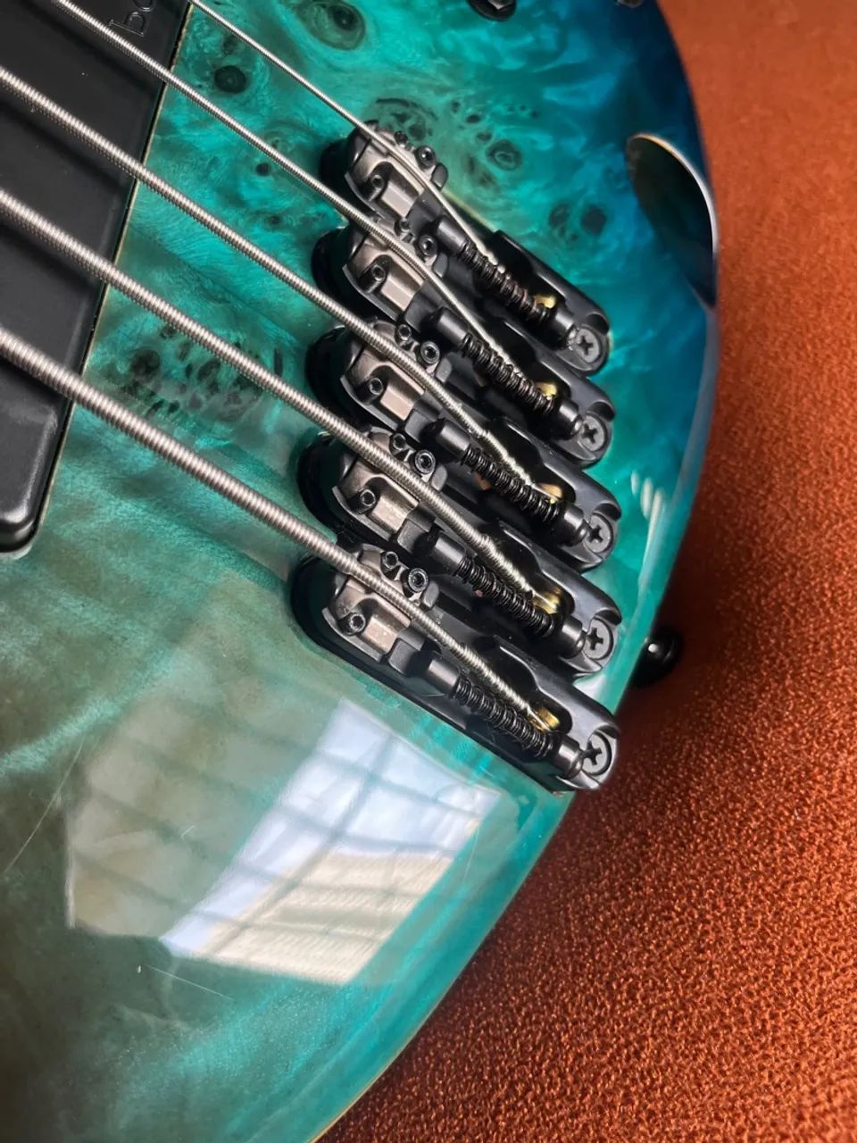 Baixo IBANEZ SRMS 805 impecável. 