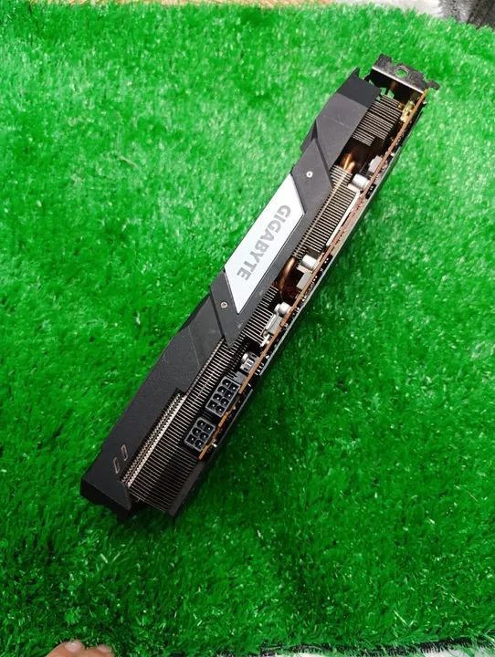 RX 5700XT 8GB GYGABITE TRIPLE FAN Placa de Video - Foto 2