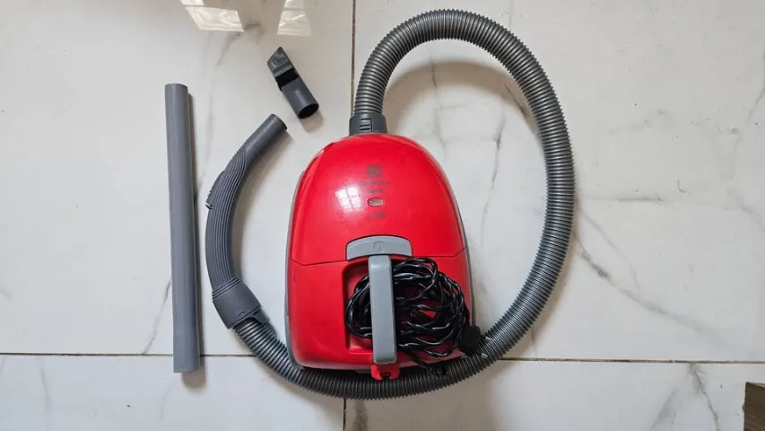Aspirador de pó Eletrolux nano funcionando perfeitamente.