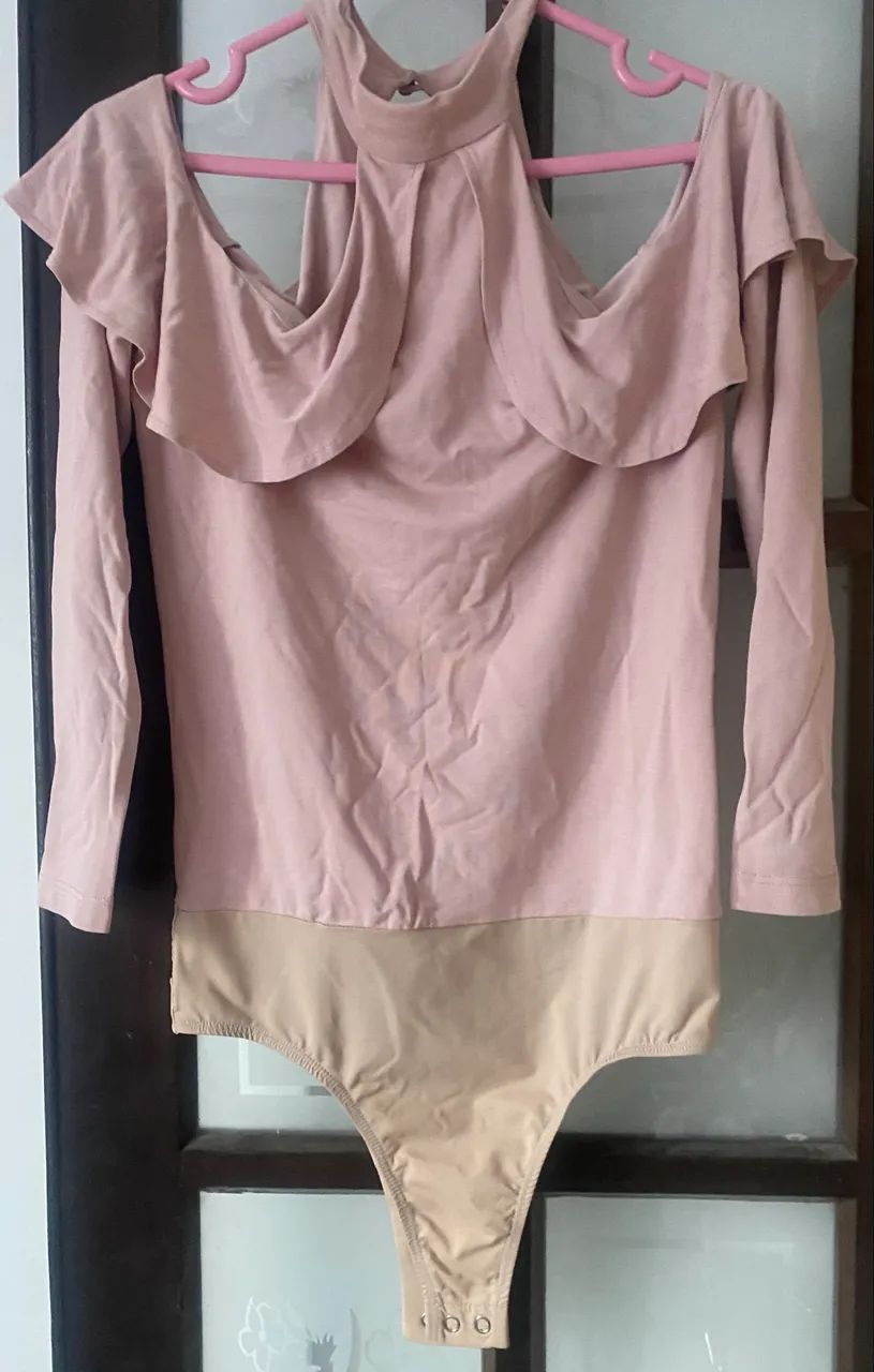 Body rosê com babado e manga vazada - R$ 24,99 - TAM P  - Foto 3